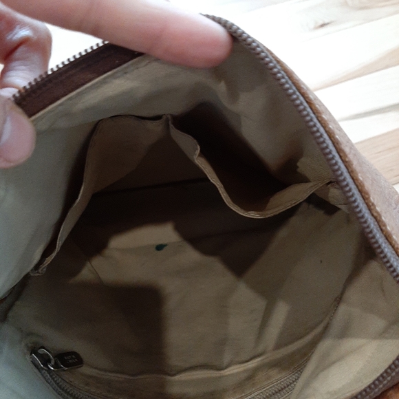 Roots large crossbody bag. - Picture 3 of 6